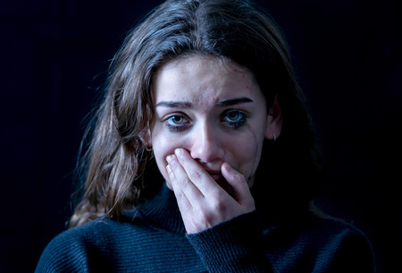 Señales de alerta y qué hacer si crees que tu hija adolescente puede estar siendo víctima de violencia de género