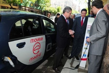 La recarga de coches eléctricos será gratuita en Madrid durante dos años