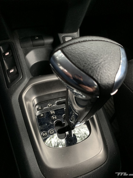 Peugeot 301 Prueba palanca cambio automático