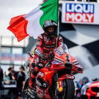 Pecco Bagnaia es una leyenda de MotoGP, y a Marc Márquez le va a costar ganarle con la misma moto en Ducati 