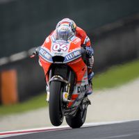 Ducati empieza mal en Italia: Dovizioso rompe el motor y Pirro sufre una terrible caída a final de recta
