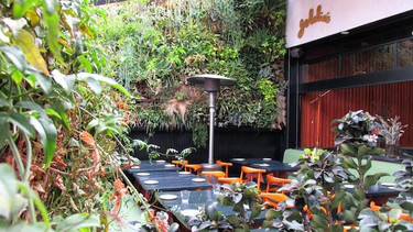 En LA también puedes disfrutar de estupendas terrazas. ¿Un ejemplo? Goldie's 