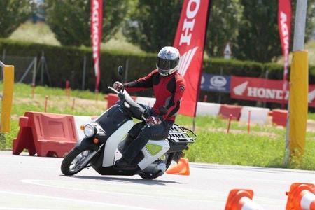 Prueba Honda EV-Neo slalom Miki 4