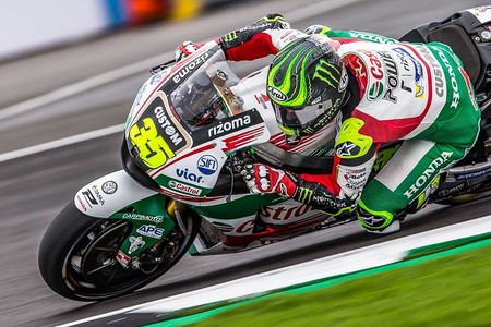 Después de "10 años sin pisar una cocina", Cal Crutchlow se corta un tendón de la mano izquierda