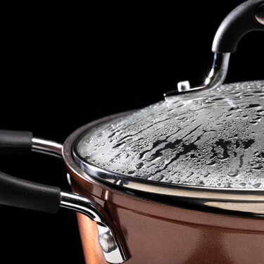 Una tapa universal que se adapta a todos los tamaños de olla o sartén y adiós al desorden en los armarios