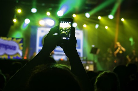 ¿Se pueden hacer fotos y vídeos y disfrutar de un concierto? Algunos artistas creen que no