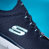Skechers rebaja sus zapatillas D'Lites más cómodas sin cordones para caminar este verano: ahora a casi mitad de precio  