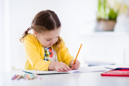 29 libros con actividades para hacer con niños en vacaciones, según su edad