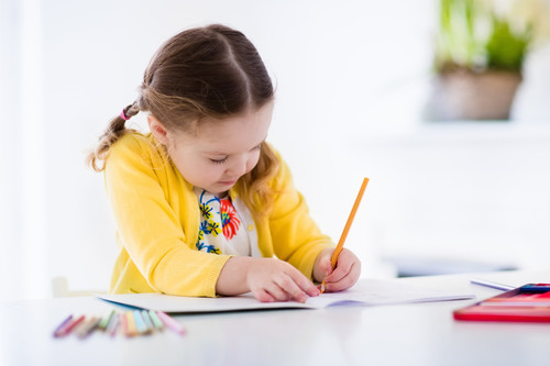 29 libros con actividades para hacer con niños en vacaciones, según su edad