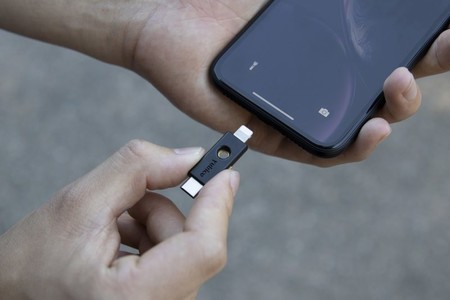 Safari es compatible con llaves de seguridad FIDO2 por NFC, USB y Lightning a partir de iOS 13.3