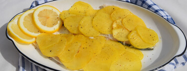 Lubina en costra de patata, una receta fácil y muy rica en 15 minutos 