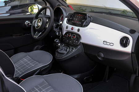 Fiat 500 Hybrid interior