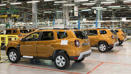 De los R8 comunistas al triunfo de los coches low cost. 50 años de Dacia y su modernización