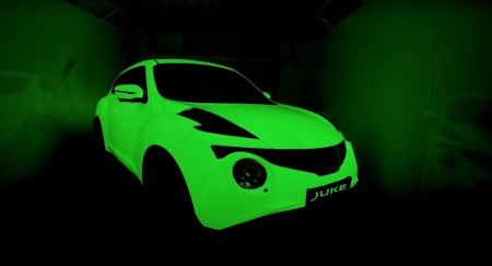 ¿Por qué este Nissan Juke brilla en la oscuridad?