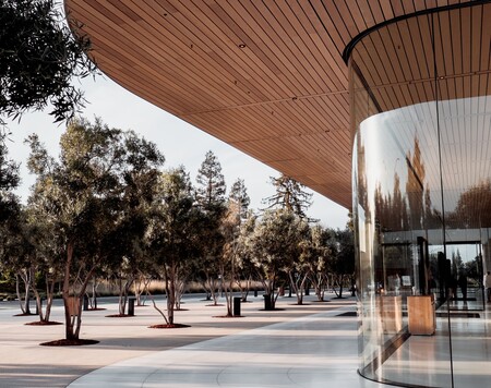 Vuelta a las oficinas en octubre, Apple da un mes más de trabajo en remoto a sus empleados, según Bloomberg