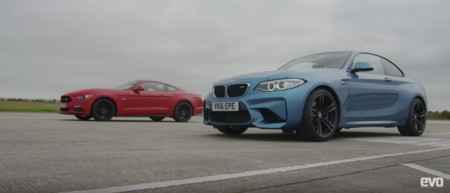 BMW M2 vs Ford Mustang. ¿Os apetece una drag race?