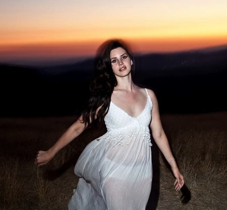 Lana del Rey se nos queda soltera... y un poco de bajona, la pobre