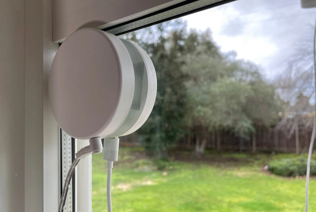 Este invento promete llevar la electricidad a terrazas, patios y jardines a través de las ventanas  