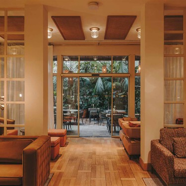 Tan cosmopolita como la propia Barcelona: el hotel para vivir la esencia de la ciudad en 360 grados con terraza y restaurante 