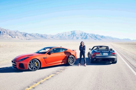 Michelle Rodríguez se pone rápida y furiosa a bordo del Jaguar F-Type SVR