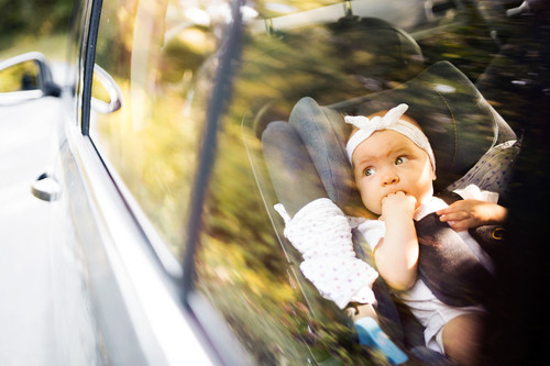 Cómo elegir la mejor silla de coche para que tu hijo viaje seguro