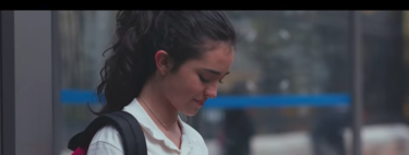 Miles de adultos se hacen pasar por niños para acosar a otros: el vídeo viral sobre grooming que tus hijos tienen que ver