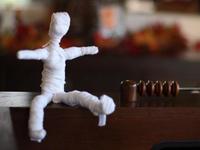 DIY: Muñeca momia facilísima de hacer