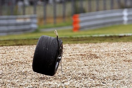 f2_brno_accidente_rueda_botando.jpg