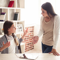 ¿Tu hijo adolescente cree que "no tienes ni idea" o "no sabes nada"?: siete claves para gestionar este momento de forma respetuosa