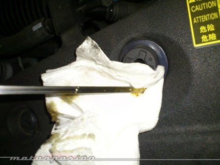 Limpiar la varilla de aceite