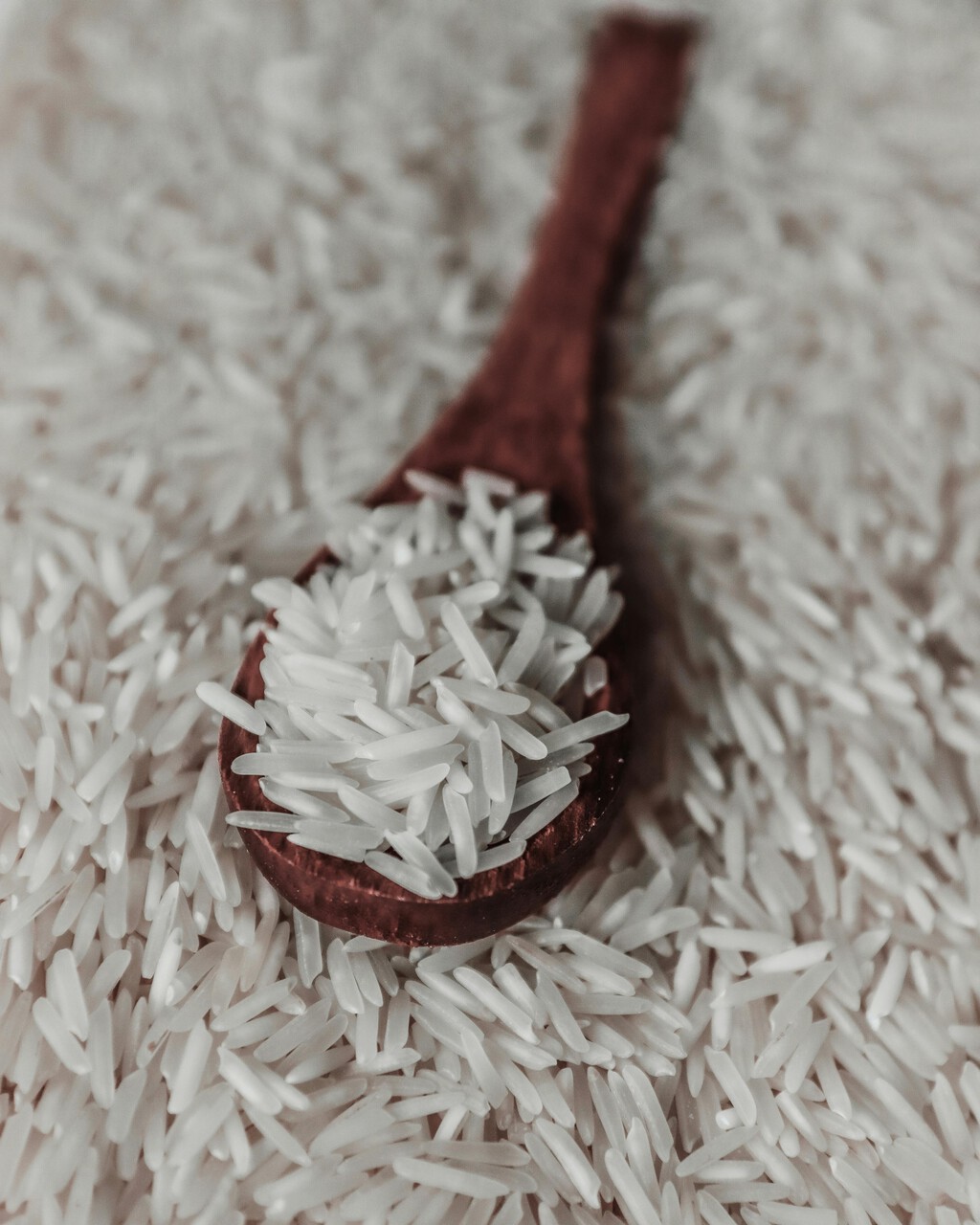 Lavar el arroz antes de cocinarlo no es solo porque la comida quede mejor. Esta es la importantísima ventaja de hacerlo 