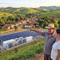 A cidade menos populosa do Brasil possui um sistema antiapagão com placas solares que garantem luz por até 48 horas em todo o município em caso de falha no sistema convencional 