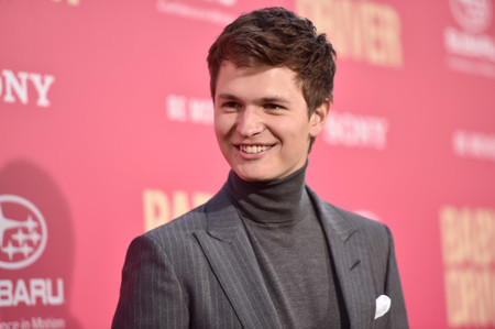 Ansel Elgort se adelantó (y mucho) al invierno con su look en la premiere de 'Baby Driver'