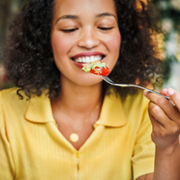 Você é o que come: entenda o motivo de como estes alimentos podem te fazer cheirar bem ou mal 