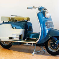 Hace 70 años Ducati lanzó un scooter para plantar cara a Vespa y Lambretta. Pero solo para ricos, y acabó siendo un gran fracaso 