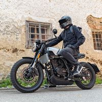 La Brixton Crossfire 125 se une a la fiesta de las motos neo-retro sin carnet y se queda por debajo de los 4.000 euros