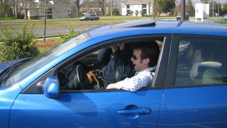 Entre tus amigos y tú, ¿qué valoráis más, el móvil o el coche? La pregunta de la semana