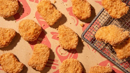 Nuggets de pollo caseros con avena y sin aceite: usa agua mineral para que queden crujientes