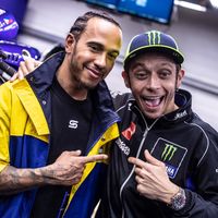 Valentino Rossi vs Lewis Hamilton: un duelo histórico sin fotos ni vídeos hasta que salga el documental