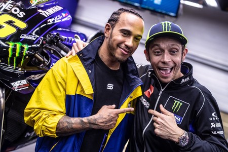Valentino Rossi vs Lewis Hamilton: un duelo histórico sin fotos ni vídeos hasta que salga el documental