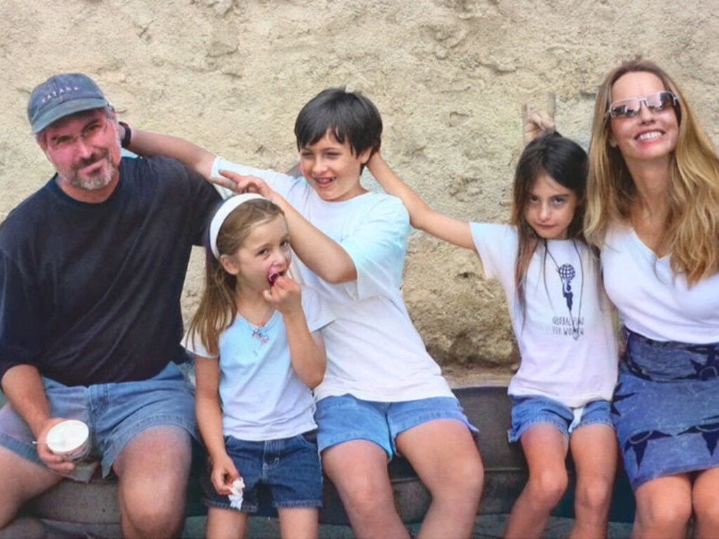 La hija de Steve Jobs se casa esta semana: una boda de seis millones de euros con Elton John al piano y Jonathan Ive como invitado La hija de Steve Jobs se casa esta semana: una boda de seis millones de euros con Elton John al piano y Jonathan Ive como invitado