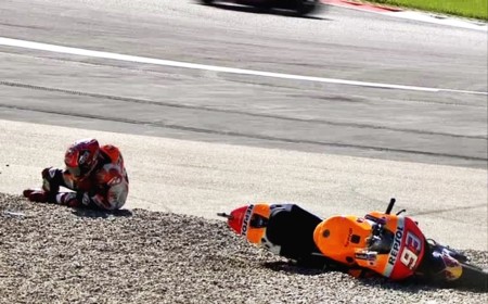 (ACTUALIZACIÓN) Marc Márquez sufre una dura caída en los libres, pero podrá correr en Austria