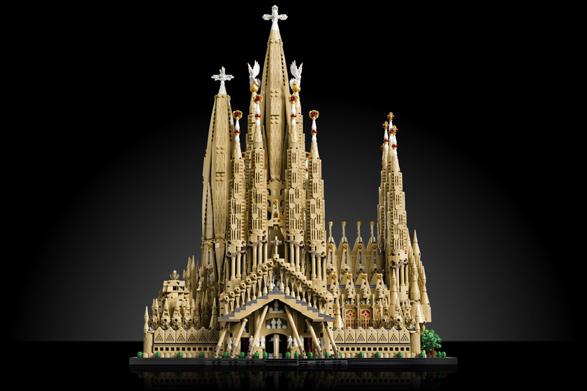 Vamos a terminar de construir nosotros la Sagrada Familia antes que en la vida real: llega el mayor set de LEGO de la historia