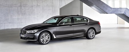 BMW Serie 7, totalmente nuevo y ahora también en versión híbrida enchufable