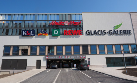 Las gasolineras no le ven tanto problema a la obligación de instalar puntos de recarga para coches eléctricos (por ahora)