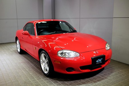 Existió un Mazda MX-5 Coupé y está a la venta: tan exótico como costoso