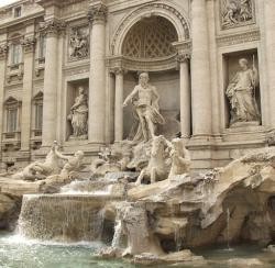 Desnuda en la Fontana de Trevi