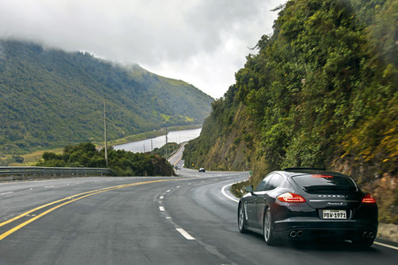 De 0 a 4,800 msnm en 14 fotos, una experiencia de Porsche con coordenadas 0° en el Ecuador