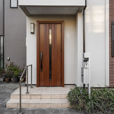 Leroy Merlin tiene  la solución más efectiva para aislar las puertas y evitar las corrientes de aire en casa