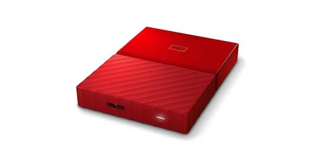 Si necesitas un disco duro para llevar junto al portátil, hoy en Amazon, el WD My Passport de 3 TB en rojo, está rebajado a 94,49 euros